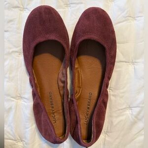 Lucky Brand Erin Suede Ballet Flats in burgundy